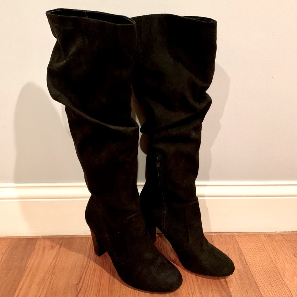 Kelly & Katie Black Suede Scrunch Boot, size 7